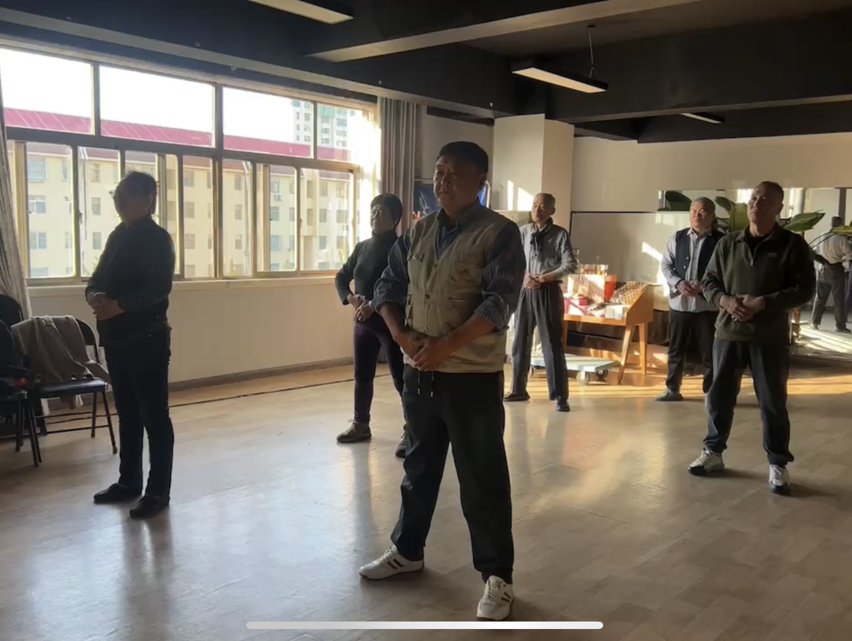 《鸿圣康养活动室：多元康养绘就美好时光》每天早上八点
