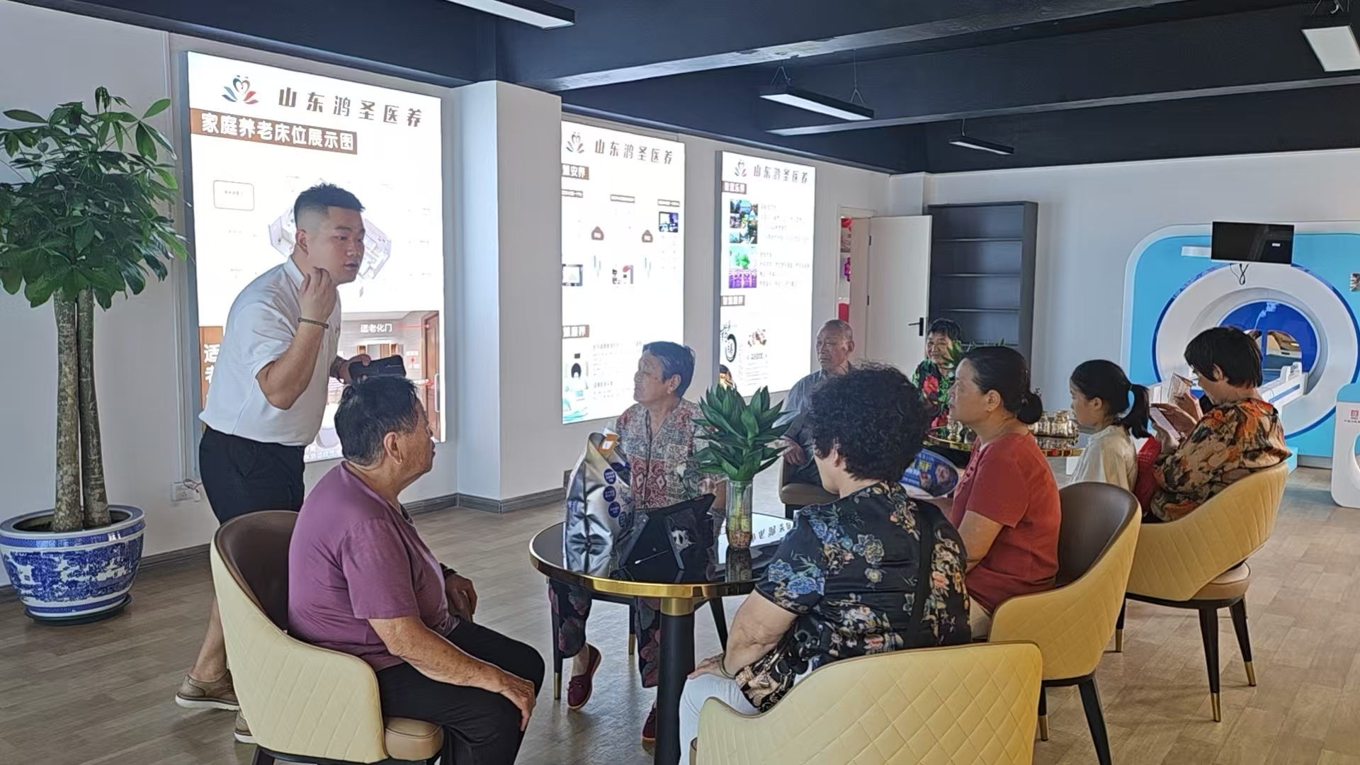东红庙运营中心2024年8 月 30 日家庭养老床位说明会成功举办，共绘居家养老新蓝图》